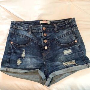 Refuge lightly distressed short